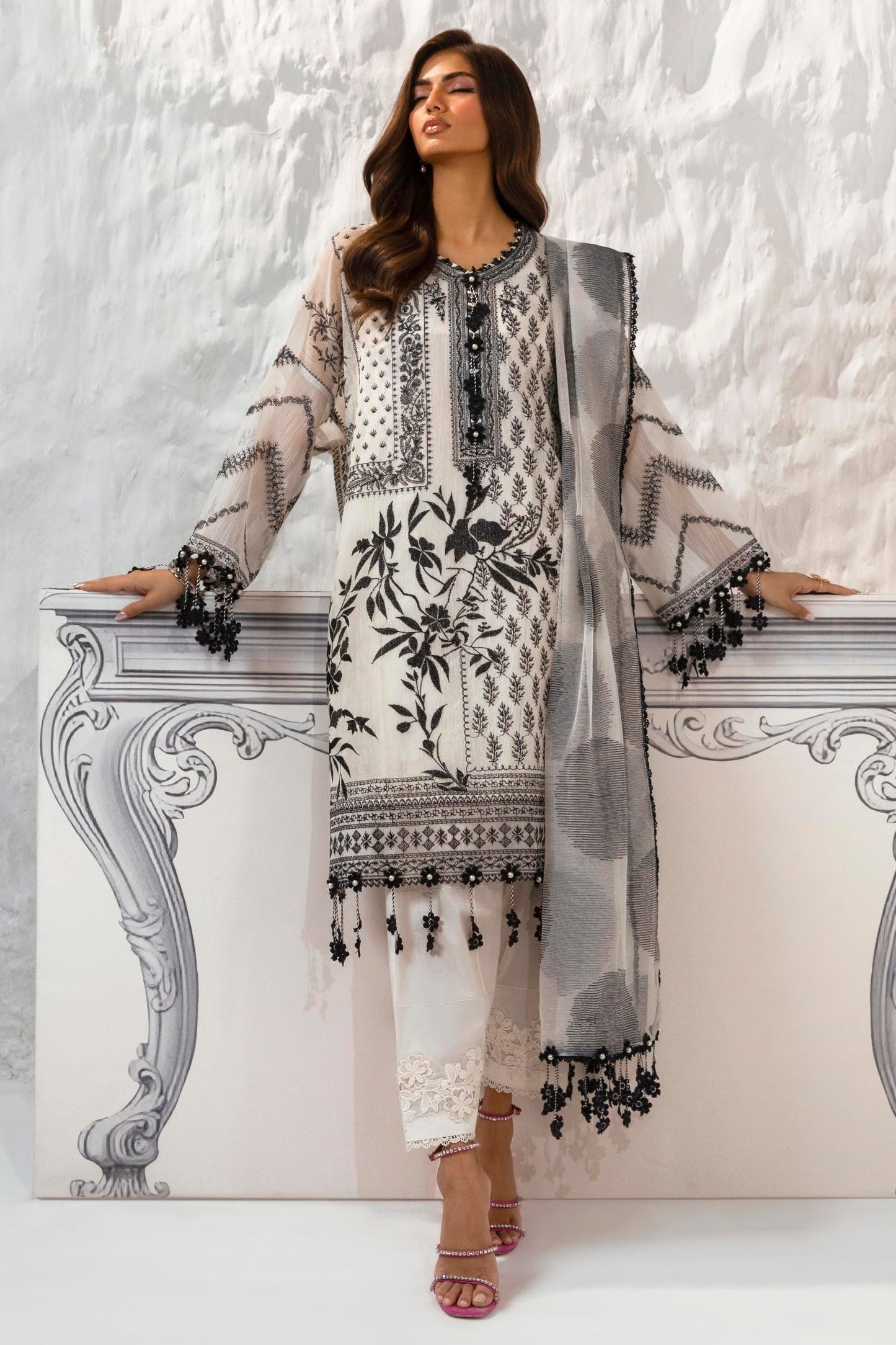 Sana Safinaz Luxury Muzlin Lawn Embroidered – M242-010B-CT