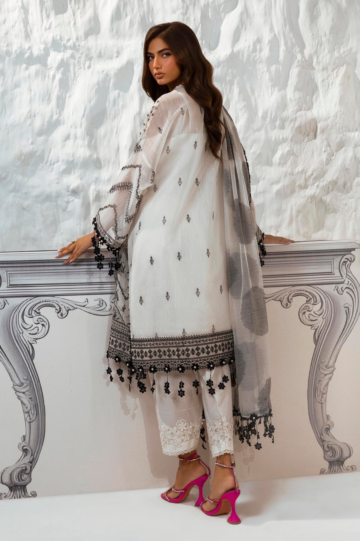 Sana Safinaz Luxury Muzlin Lawn Embroidered – M242-010B-CT